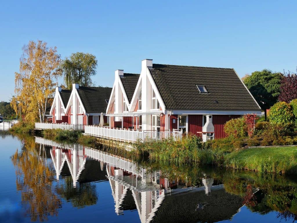 Ferienhaus Kolumbus direkt am Wasser mit Terrasse in